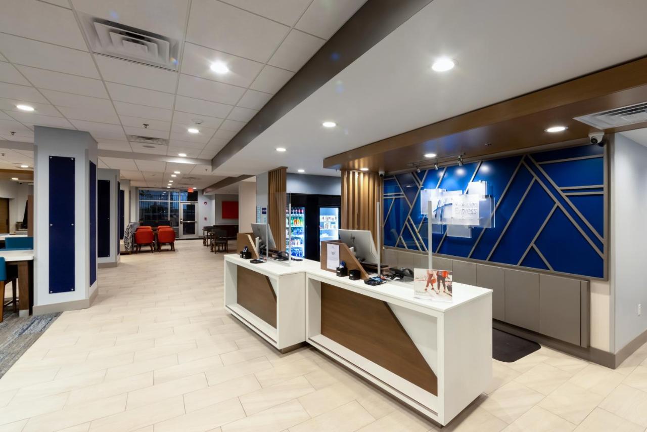 Holiday Inn Express & Suites - Harrisonburg University Area By Ihg Bagian luar foto